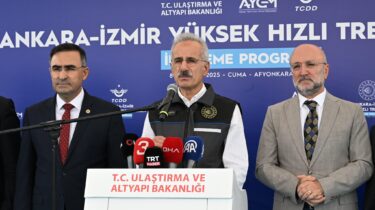 Bakan Uraloğlu, Ankara-İzmir Yüksek Hızlı Tren Hattı’nı Havadan İnceledi