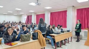 Kars’ta Üniversite Öğrencilerine Kumar ve Tütün Bağımlılığı Eğitimi Verildi