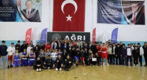 Ağrı’da Türkiye-İran-Nahçıvan Boks Dostluk Turnuvası Nefes Kesti!
