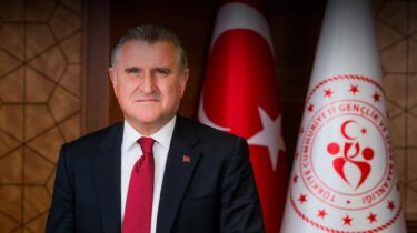 Bakan Bak’tan Milli Satranççılara Tebrik: Türkiye Spor Turizminin Cazibe Merkezi