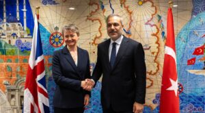 Bakan Fidan, Brüksel’de İngiliz Mevkidaşı Cooper ile Görüştü: Gündem Gazze, Ukrayna ve Bölgesel Krizler