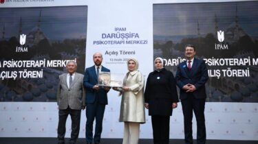 Emine Erdoğan, İHÜ Darüşşifa Psikoterapi Merkezi’nin Açılışına Katıldı
