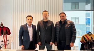 Vanspor, Osman Zeki Korkmaz ile Anlaştı