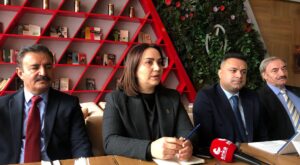 DEVA Partisi Genel Başkan Yardımcısı Zeynep Sudan’dan Kars’ta basın toplantısı düzenledi