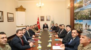 Kars’ta Güvenlik ve Asayiş Toplantısında yeni yıl öncesinde alınacak tedbirler değerlendirildi