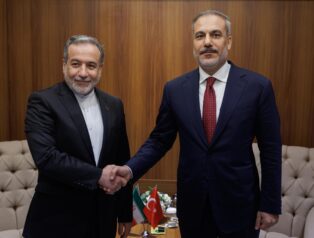 Bakan Fidan, İranlı Mevkidaşı Arakçi ile Görüştü