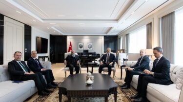 Bakan Fidan, KİB Genel Sekreteri Bahaddin ile Ankara’da Görüştü