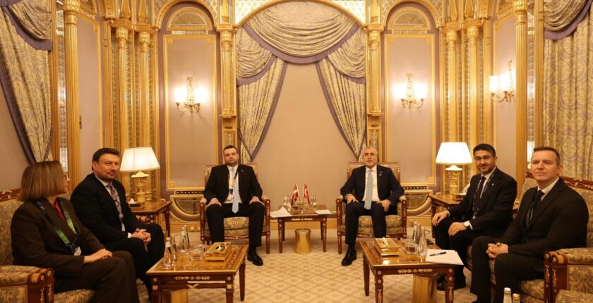 Bakan Işıkhan Riyad’da Letonyalı Mevkidaşıyla Görüştü: Sosyal Güvenlik Anlaşması Gündemde