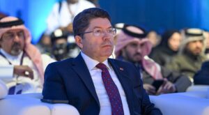 Bakan Tunç, Katar’da Doha Hukuk Forumu’na Katıldı