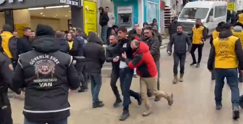 Van’daki Protestoya Polis Müdahalesi: Abdullah Zeydan ve Çok Sayıda Gözaltı