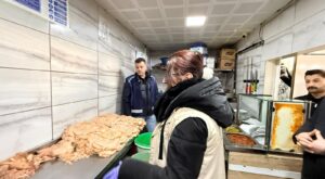 Van Büyükşehir Belediyesi’nden Sanat Sokağı’nda Kapsamlı Gıda Denetimi