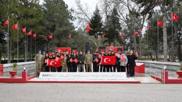 “Mehmetçikle Bir Gün” Projesi Kapsamında Öğrenciler Kışlalarda Misafir Edildi