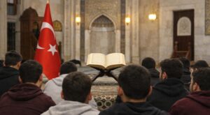 Gençler ve Devlet Büyükleri Gönül Sofrasında Buluşuyor