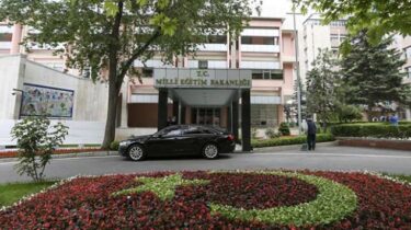 Millî Eğitim Bakanlığı “Young and Wise” Dergisinin İlk Sayısı Ortaöğretim Öğrencileriyle Buluştu