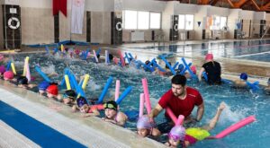 GSB Spor Okulları’nda Yüzme Antrenmanları Tüm Hızıyla Sürüyor