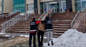 Kars’ta 6 Kilogramdan Fazla Bonzai Üretilebilecek Ham Madde Ele Geçirildi