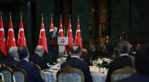 Cumhurbaşkanı Recep Tayyip Erdoğan’ dan Valilere Sosyal Medya Uyarısı: “Devlet Ciddiyetine Yakışmayan Görüntülere İzin Vermeyin”