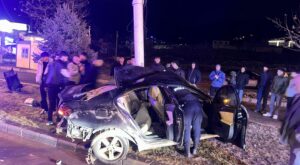 Malatya’da Otomobil Trambüs Direğine Çarptı, 1 Yaralı