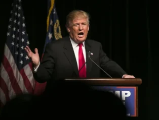 Trump’tan Hürmüz Boğazı Çıkışı: “ABD Donanması Onayı Olmadan Kuş Uçamaz”