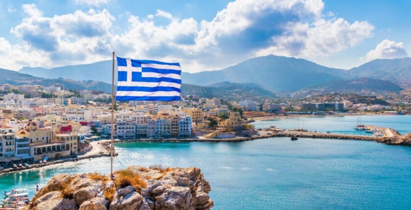 Atina’da Silahlı Saldırı Paniği: 5 Yaralı, 89 Yaşındaki Şüpheli Aranıyor