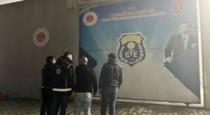 Kars’ta Göçmen Kaçakçılığı Operasyonu: 23 Düzensiz Göçmen Yakalandı, 3 Şüpheli Tutuklandı