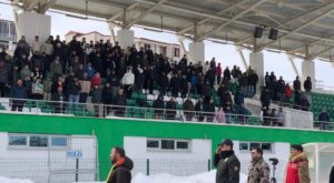 Kars’ta Bal Maçında Tribünlerden İran’daki Savaşlara Dikkat Çeken Sloganlar