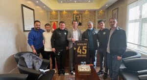 ALTINTAŞSPOR KULÜBÜ YÖNETİCİ VE FUTBOLCULARI KAYMAKAMI ZİYARET ETTİ