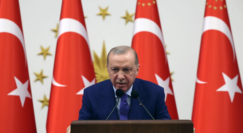 Cumhurbaşkanı Erdoğan’dan Okul Saldırıları Sonrası Tarihi Kararlar: Silah Sahipliğine Sınırlandırma ve Okullarda Yeni Güvenlik Modeli