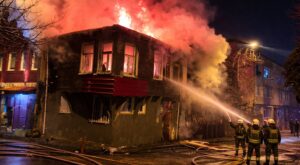 Üsküdar’da İki Metruk Binada Yangın Paniği