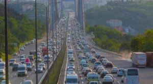 İstanbul’da Bayram Dönüşü Trafik Yoğunluğu Başladı