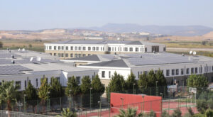 İzmir’de KYK Yurdunda Hareketli Dakikalar: Şüpheli Şahıs Yakalandı, Yurt Müdürü Görevden Alındı