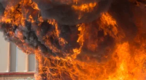 Zeytinburnu’nda İş Yerinde Çıkan Yangın Söndürüldü