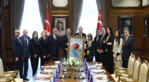 Cumhurbaşkanı Erdoğan, Türk Demokrasi Vakfı Heyetini Kabul Etti