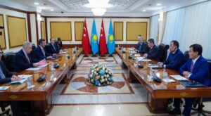 Cumhurbaşkanı Yardımcısı Cevdet Yılmaz, Kazakistan Başbakanı Bektenov ile Görüştü