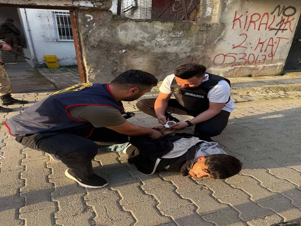 MİT Koordinesinde Siber Suç Şebekesine Büyük Operasyon: 9 İlde 12 Gözaltı