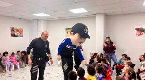 Kars’ta miniklere polislik tanıtıldı: hem öğrendiler hem eğlendiler