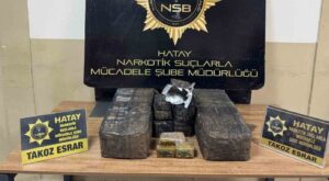 Sahile Vuran Çuvaldan Esrar Çıktı