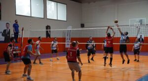 Arsuz’da Voleybol Heyecanı Başladı