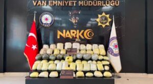 Van’da durdurulan kamyondan 74 kilo uyuşturucu çıktı