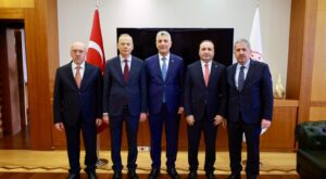 Ticaret Bakanı Ömer Bolat Bakanlık Personeliyle Bayramlaştı: Türkiye Yüzyılı Hedefleri Doğrultusunda Kararlılık Mesajı
