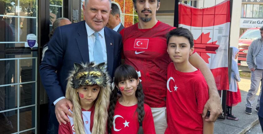 Gençlik Ve Spor Bakanı Bak Kanada’da Vatandaşlarla Ve Diplomatlarla Bir Araya Geldi