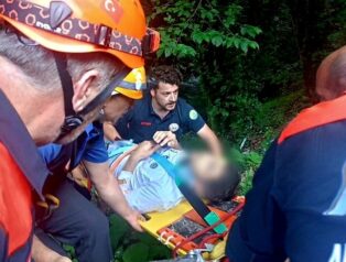 Motosiklet Kazasında Vadiye Düşen Sürücü Kurtarıldı