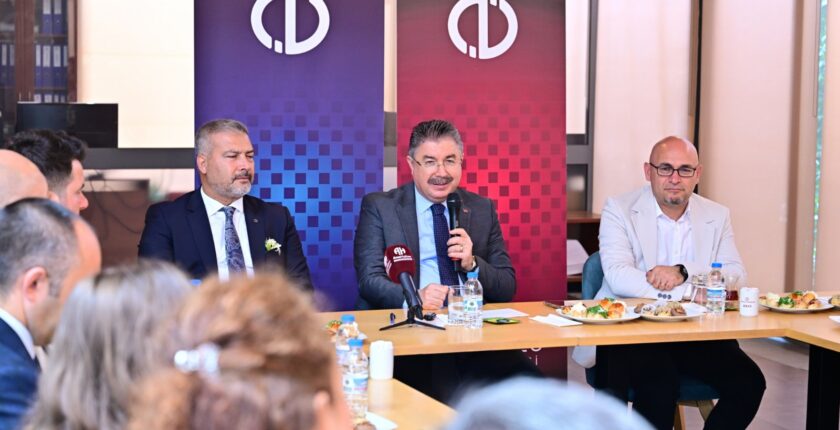 Eskişehir Valisi Dr. Erdinç Yılmaz Uluslararası Türkoloji Öğrencileriyle Bir Araya Geldi