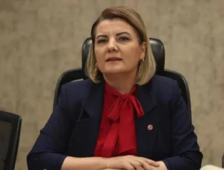 İzmit Belediye Başkanı Fatma Kaplan Hürriyet Görevden Uzaklaştırıldı